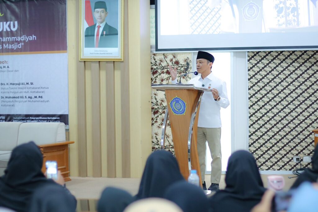 Wakil Menteri Dikdasmen RI, Dr. Fajar Riza Ul Haq, M.A., mengapresiasi buku Kiai Marpuji Ali.